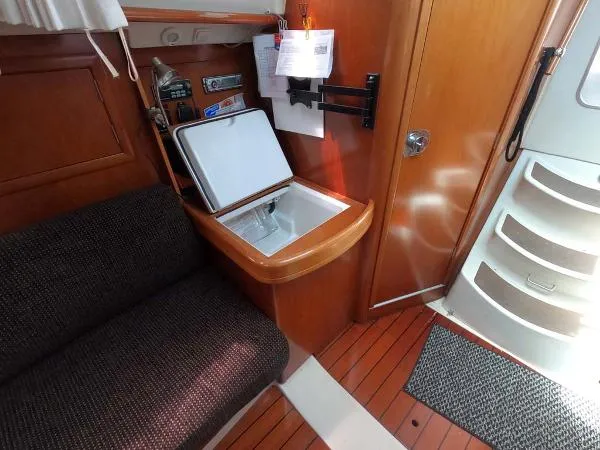 Slide: The Image of Beneteau 311 2000 - 9