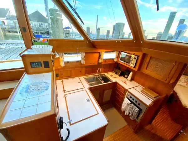 Slide: The Image of Lyman-Morse 52 Motoryacht 1994 - 11