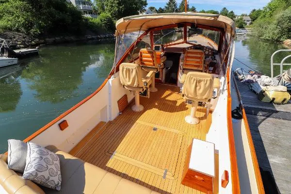Slide: The Image of CH Marine Shelter Island Runabout 2000 - 10