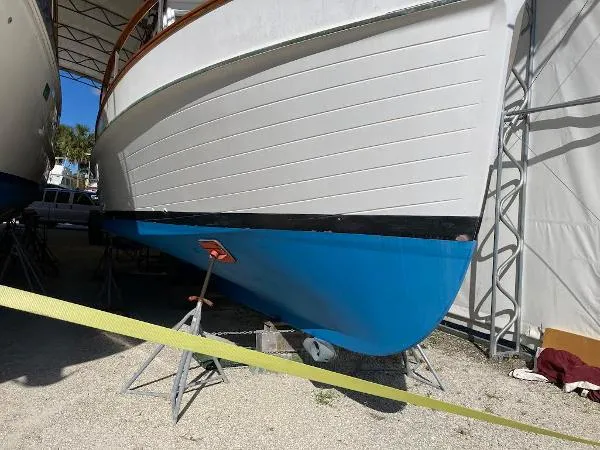 Slide: The Image of Grand Banks 32 Sedan 1977 - 3