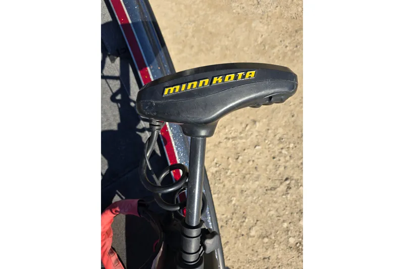 Slide: The Image of Minn Kota trolling motor on 2009 Triton 20X3 Pro DC boat. - 11