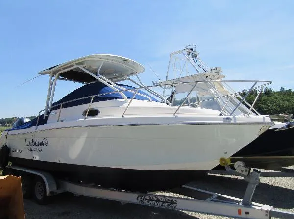 Slide: The Image of Robalo 265 Cuddy Cabin 2016 - 2