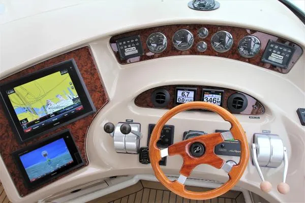 Slide: The Image of Sea Ray 580 Super Sun Sport 2000 - 6