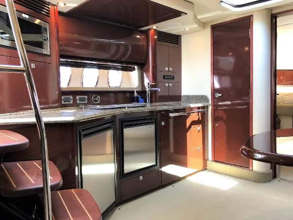 Slide: The Image of Sea Ray 40 Sundancer 2008 - 10
