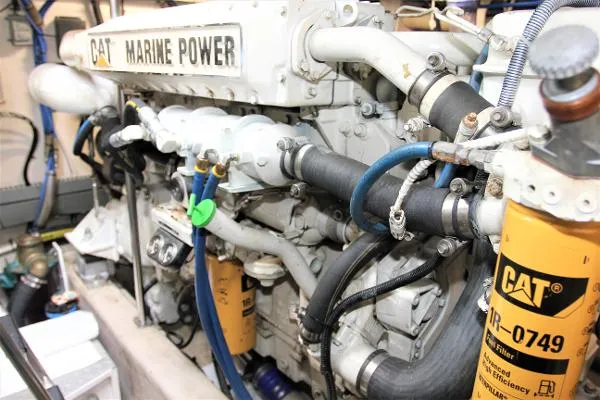 Slide: The Image of Sea Ray 580 Super Sun Sport 2000 - 9