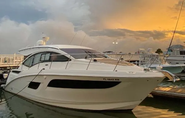 Slide: The Image of Sea Ray 400 Sundancer 2017 - 0