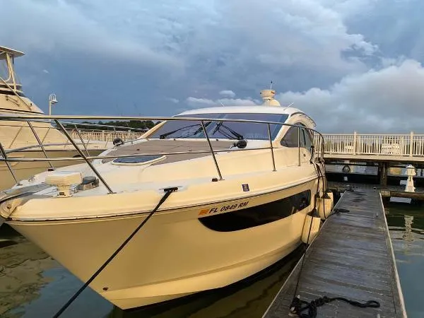 Slide: The Image of Sea Ray 400 Sundancer 2017 - 1