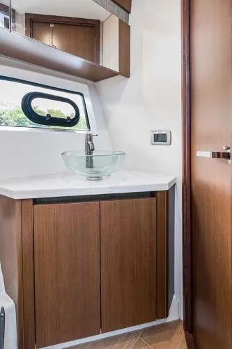 Slide: The Image of Sea Ray 400 Sundancer 2017 - 10