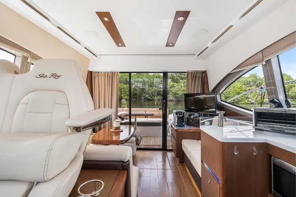 Slide: The Image of Sea Ray 400 Sundancer 2017 - 5