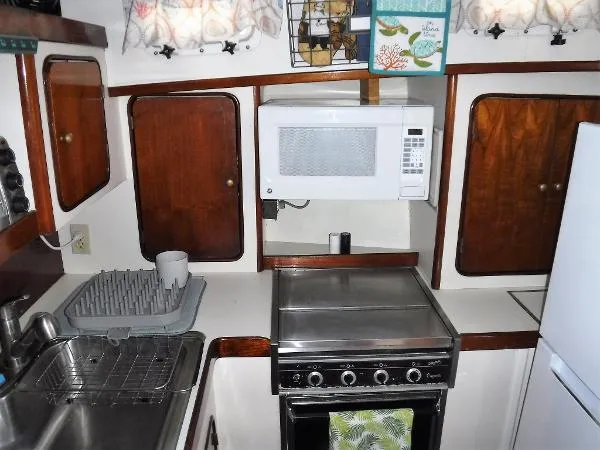 Slide: The Image of Gulfstar 44 Trawler/Motor Cruiser 1979 - 7