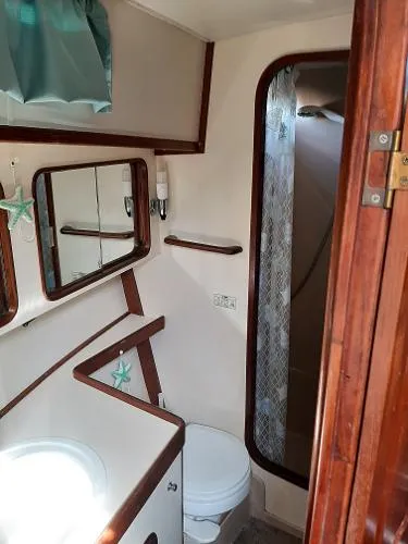 Slide: The Image of Gulfstar 44 Trawler/Motor Cruiser 1979 - 8