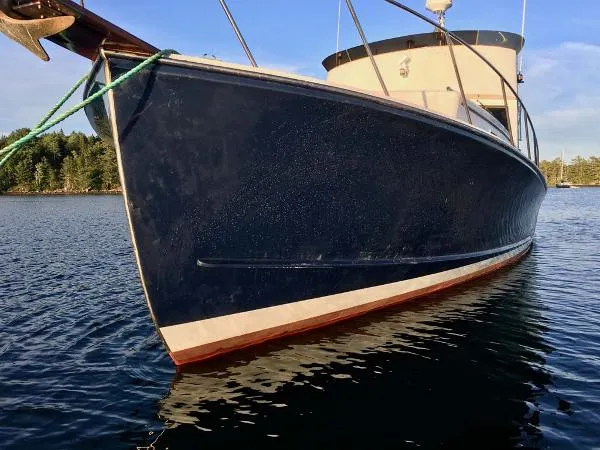 Slide: The Image of Jarvis Newman Flybridge Motoryacht 1987 - 1