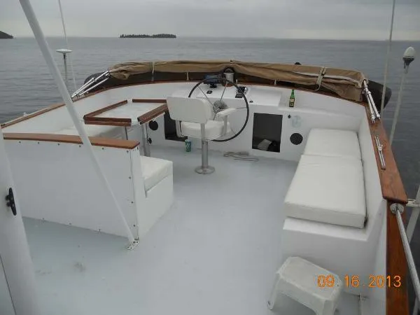 Slide: The Image of Jarvis Newman Flybridge Motoryacht 1987 - 10