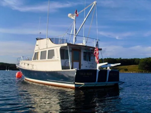 Slide: The Image of Jarvis Newman Flybridge Motoryacht 1987 - 2