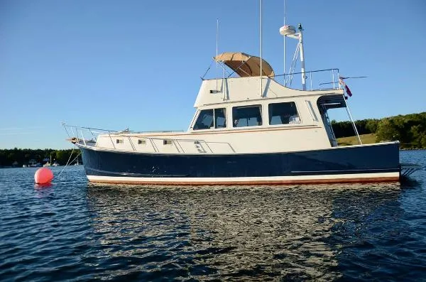 Slide: The Image of Jarvis Newman Flybridge Motoryacht 1987 - 5