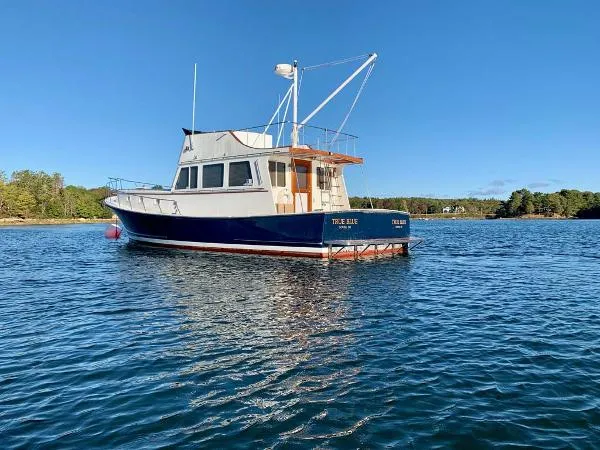 Slide: The Image of Jarvis Newman Flybridge Motoryacht 1987 - 6