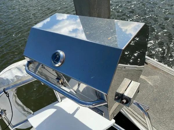Slide: The Image of Beneteau 381 1998 - 10