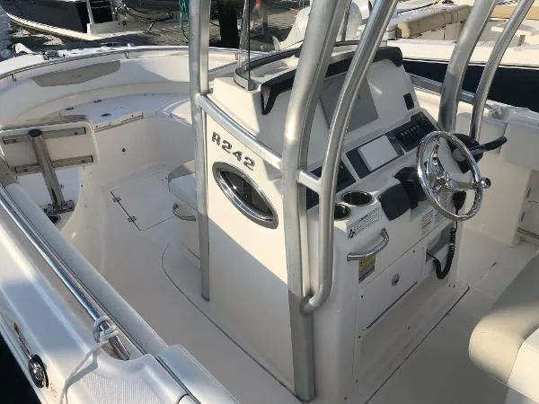 Slide: The Image of Robalo R242 Center Console 2015 - 10
