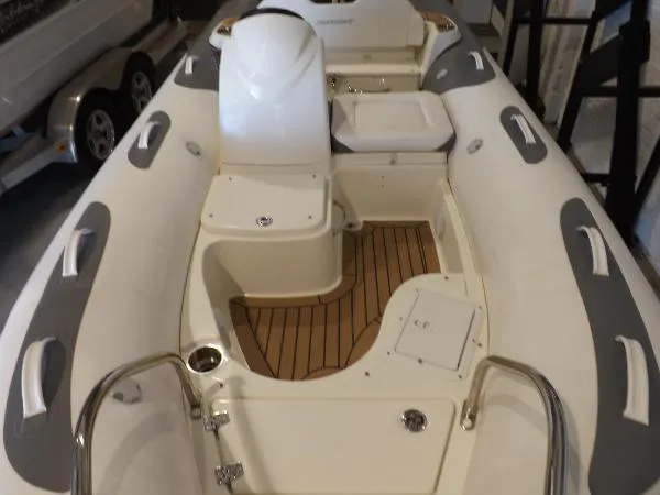 Slide: The Image of Avon Seasport 470 Deluxe NEO 2017 - 6