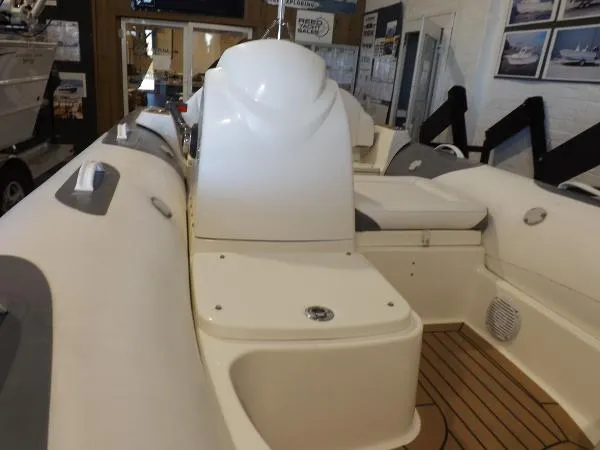 Slide: The Image of Avon Seasport 470 Deluxe NEO 2017 - 9