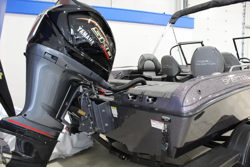 Slide: The Image of 2026 Skeeter Solera 189 boat with Yamaha VMAX engine in showroom. - 2
