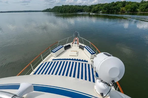 Slide: The Image of Hatteras 63 Motor Yacht 1987 - 11