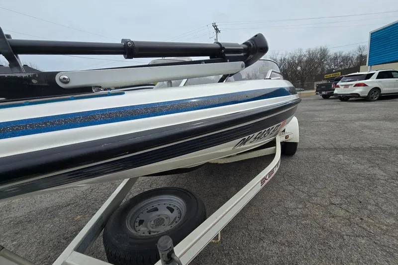 The Image of 2001 Skeeter SL 190 boat on trailer in parking lot, side view. - 1