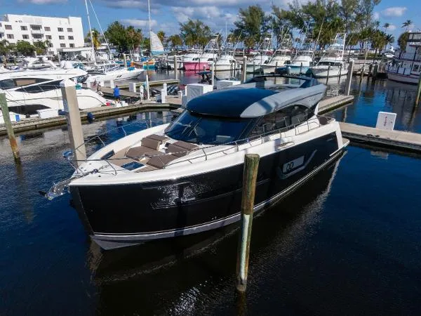 Slide: The Image of Carver Yachts C52 Coupe 2020 - 3