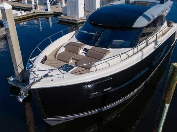 Slide: The Image of Carver Yachts C52 Coupe 2020 - 6
