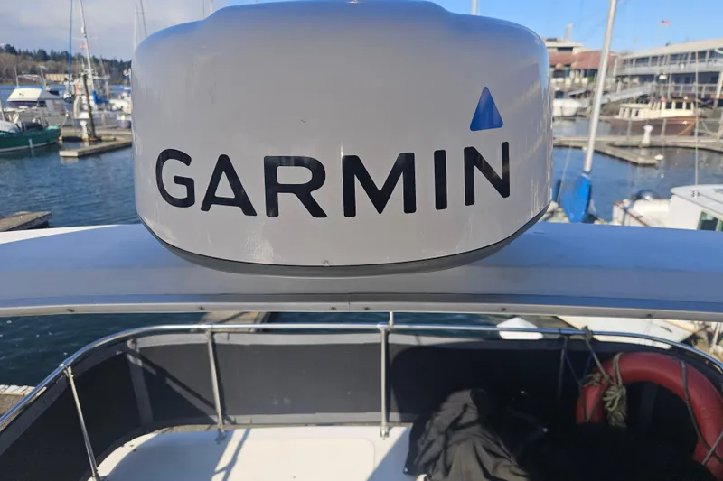 Slide: The Image of 1994 Bayliner 3288 Motoryacht with Garmin radar at marina. - 31