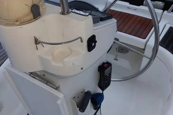 Slide: The Image of Beneteau 331 2000 - 7