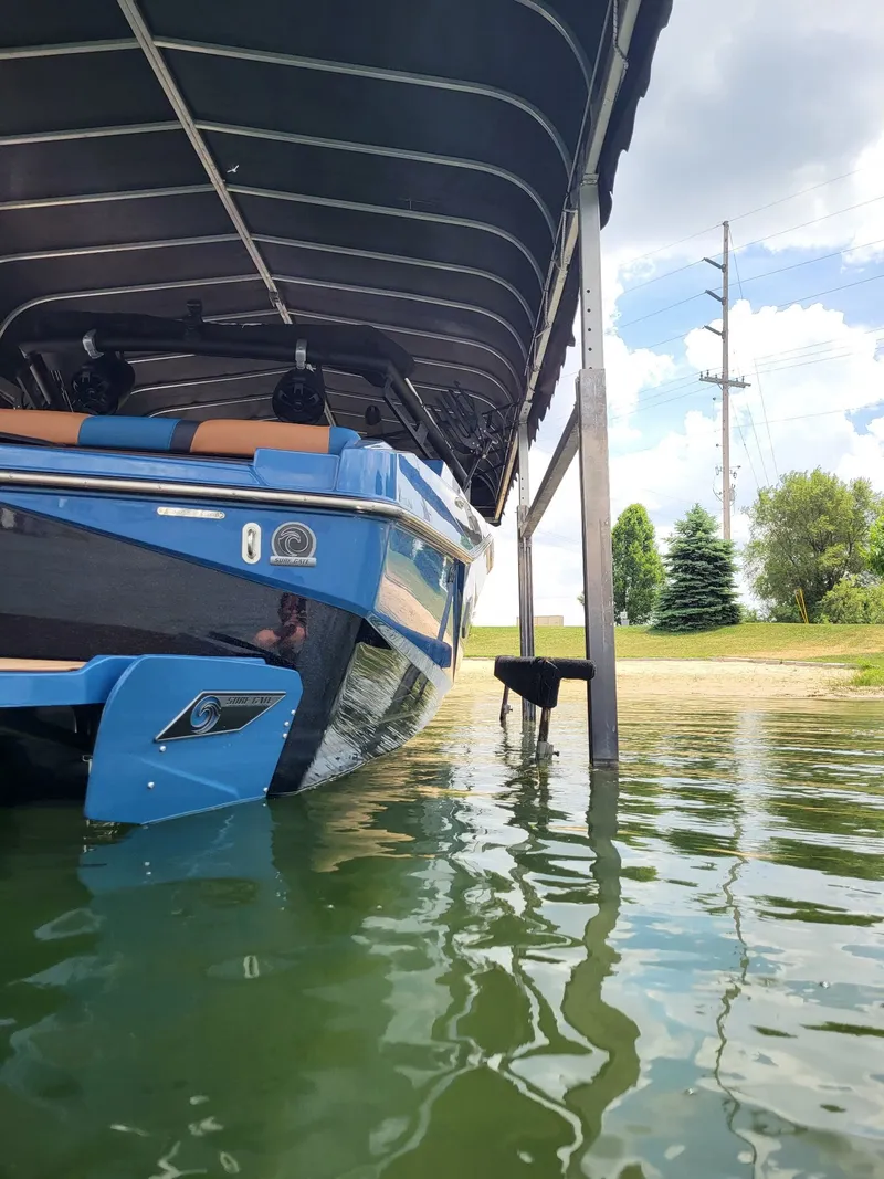 Slide: The Image of Axis T220 2023 - 4