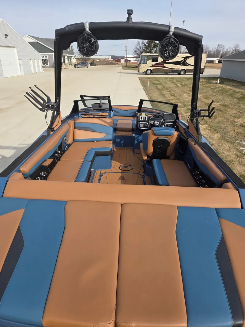 Slide: The Image of Axis T220 2023 - 8