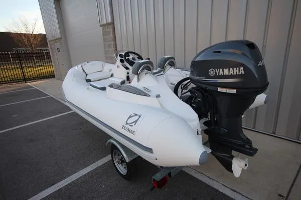 Slide: The Image of Zodiac Yachtline 360 DL NEO GL Edition 40hp In Stock 2021 - 6