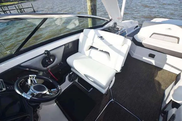 Slide: The Image of Monterey 288 SS Bowrider 2015 - 10