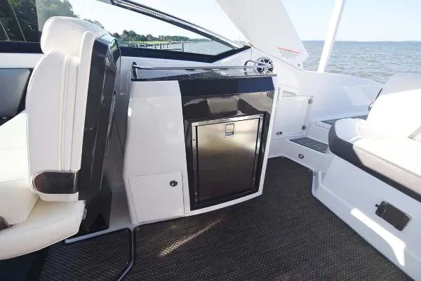 Slide: The Image of Monterey 288 SS Bowrider 2015 - 11