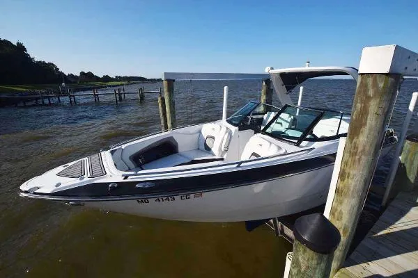 Slide: The Image of Monterey 288 SS Bowrider 2015 - 2