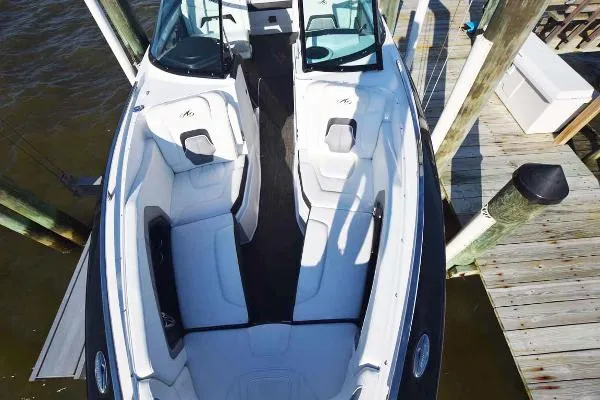 Slide: The Image of Monterey 288 SS Bowrider 2015 - 3