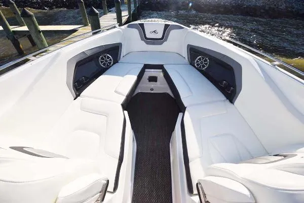 Slide: The Image of Monterey 288 SS Bowrider 2015 - 4