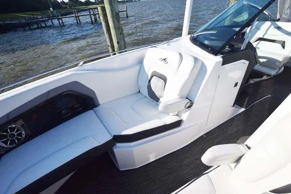 Slide: The Image of Monterey 288 SS Bowrider 2015 - 5