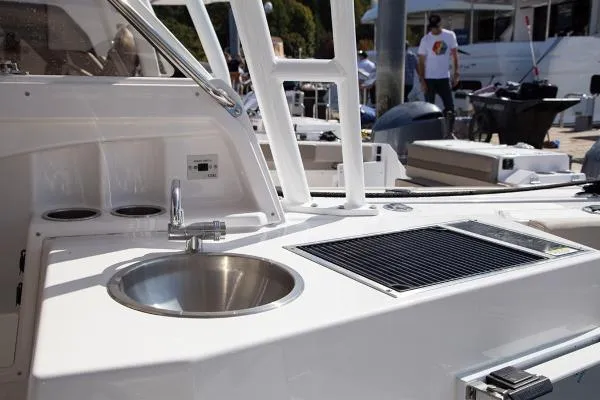 Slide: The Image of Cutwater 24 DC (Dual Console) 2020 - 11