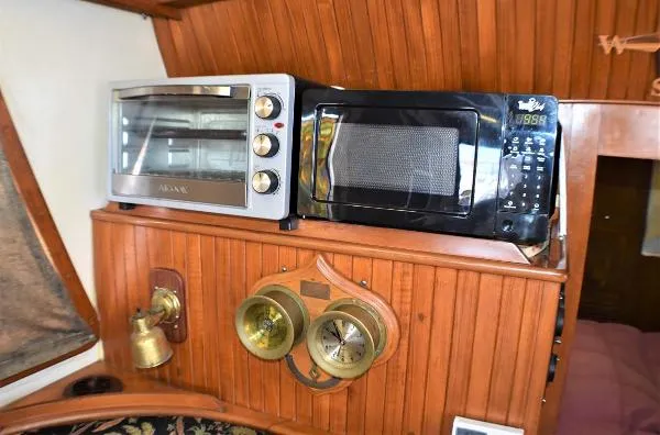 Slide: The Image of Ta Chiao CT40 Sundeck Trawler 1985 - 11