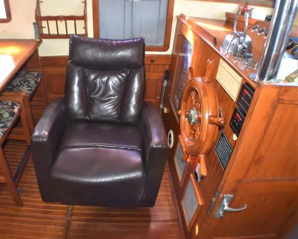 Slide: The Image of Ta Chiao CT40 Sundeck Trawler 1985 - 5