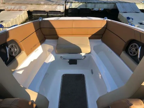 Slide: The Image of Sea Ray 240 Sundeck 2014 - 3