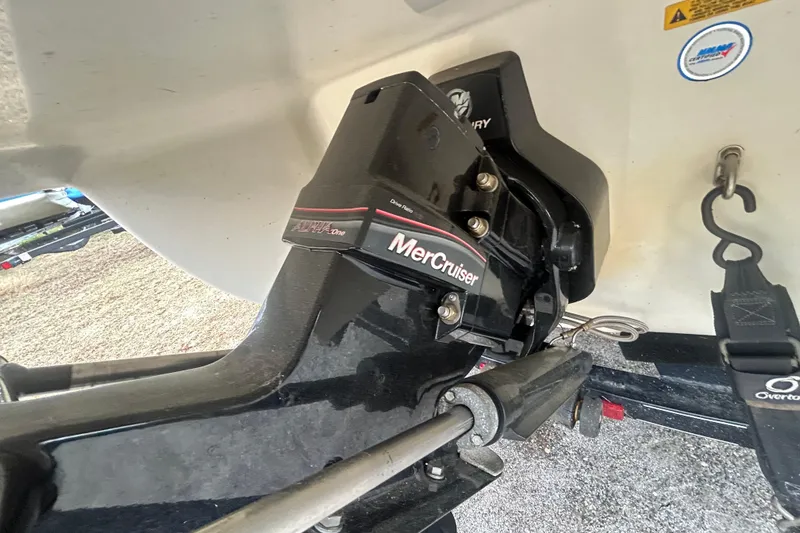 Slide: The Image of 2006 Tahoe Q4 boat with MerCruiser Alpha One outdrive, close-up view. - 4