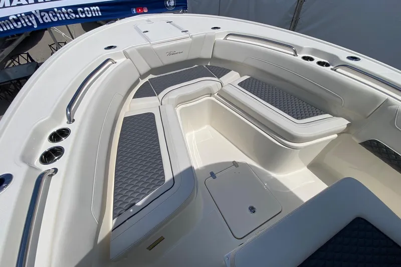 Slide: The Image of 2026 Pioneer 250 Pelagic boat with Yamaha engine, featuring sleek design and modern amenities. - 16