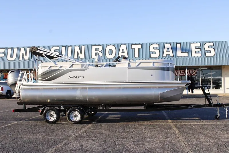 The Image of 2026 Avalon VLS QUAD LOUNGER 21 pontoon boat at Fun Sun Boat Sales. - 2