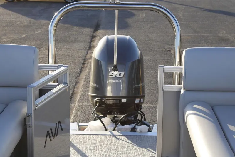 Slide: The Image of 2026 Avalon VLS QUAD LOUNGER 21 with Yamaha 90 outboard motor, rear view. - 28