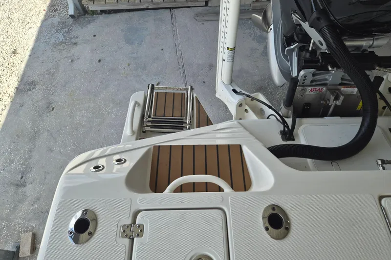 Slide: The Image of 2025 Ranger 2600 Bay boat stern with motor and swim platform ladder. - 22
