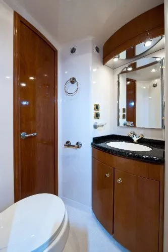 Slide: The Image of 2001 CARVER 530 VOYAGER PILOT HOUSE 4 - 4